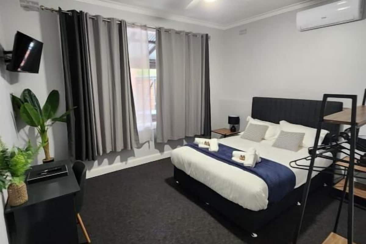 Habitación doble clásica | Escritorio, wifi gratis y ropa de cama