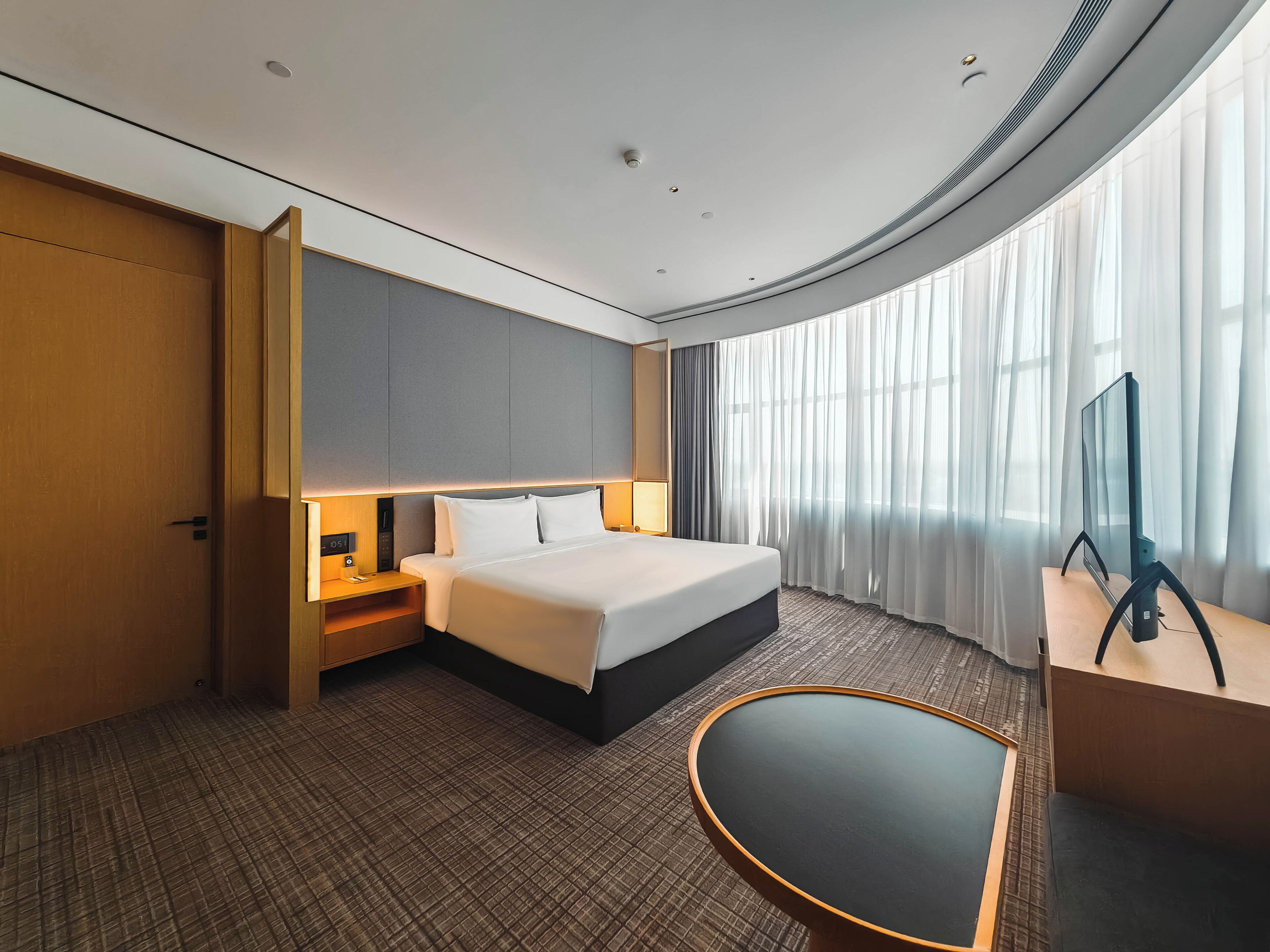 Business Suite, City View | Minibar, in-room safe, blackout drapes, WiFi (free)
