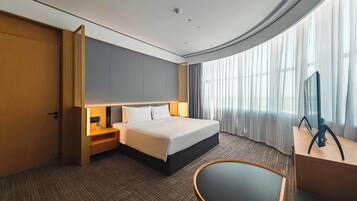 Business Suite, City View | Minibar, in-room safe, blackout drapes, WiFi (free)