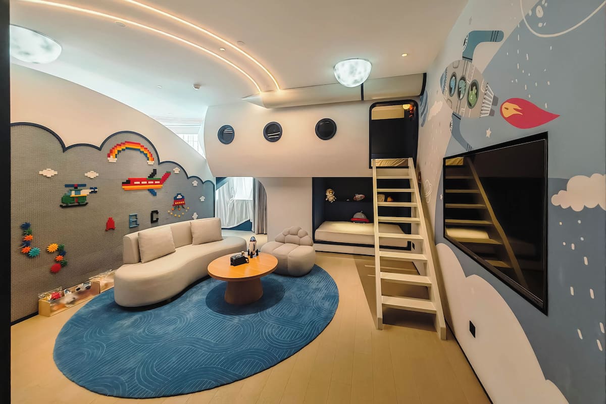 Suite Signature | Minibar, coffre-fort, rideaux d’obscurcissement, accès au Wi-Fi (inclus)