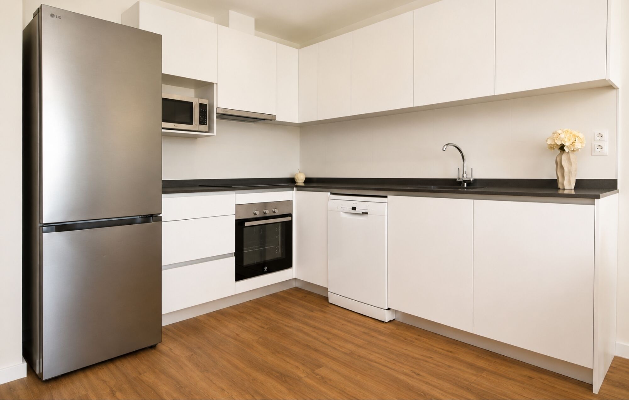 Coffee/tea maker, fridge, microwave, oven