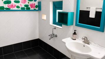 Habitación Deluxe, vista al valle | Baño | Pantuflas