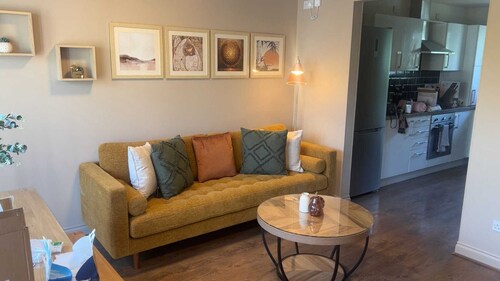 Spacious 5BR Townhouse with Free Parking