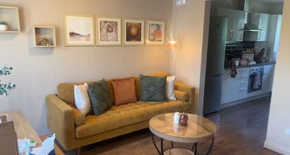 Spacious 5BR Townhouse with Free Parking