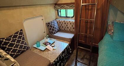 Secluded Nature Glamping Retreat Bed & Breakfast one mile from Sanford Lake