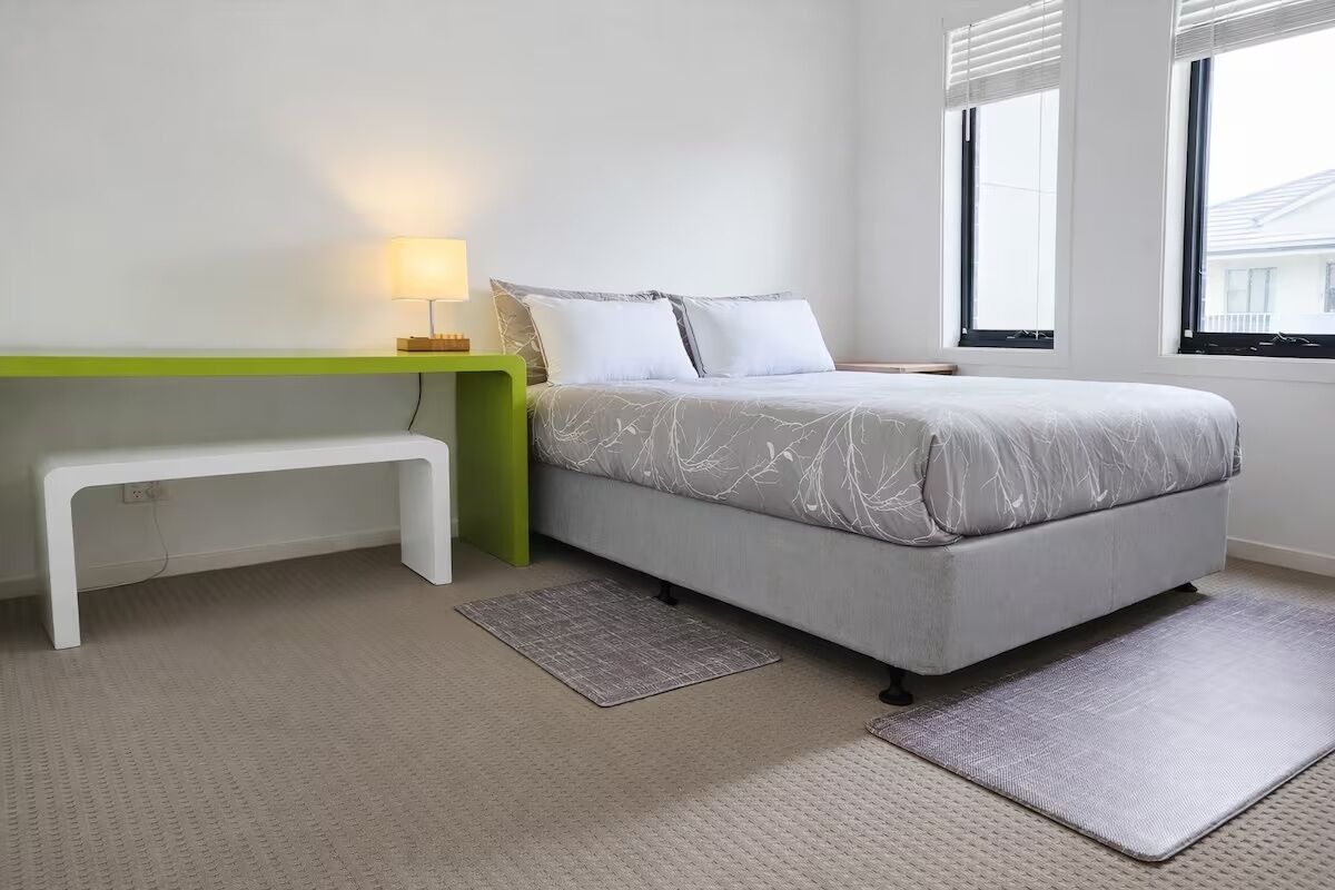 WiFi, bed sheets