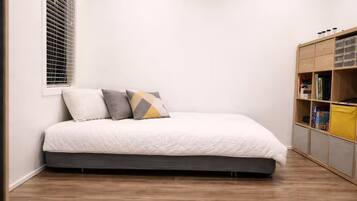 WiFi, bed sheets