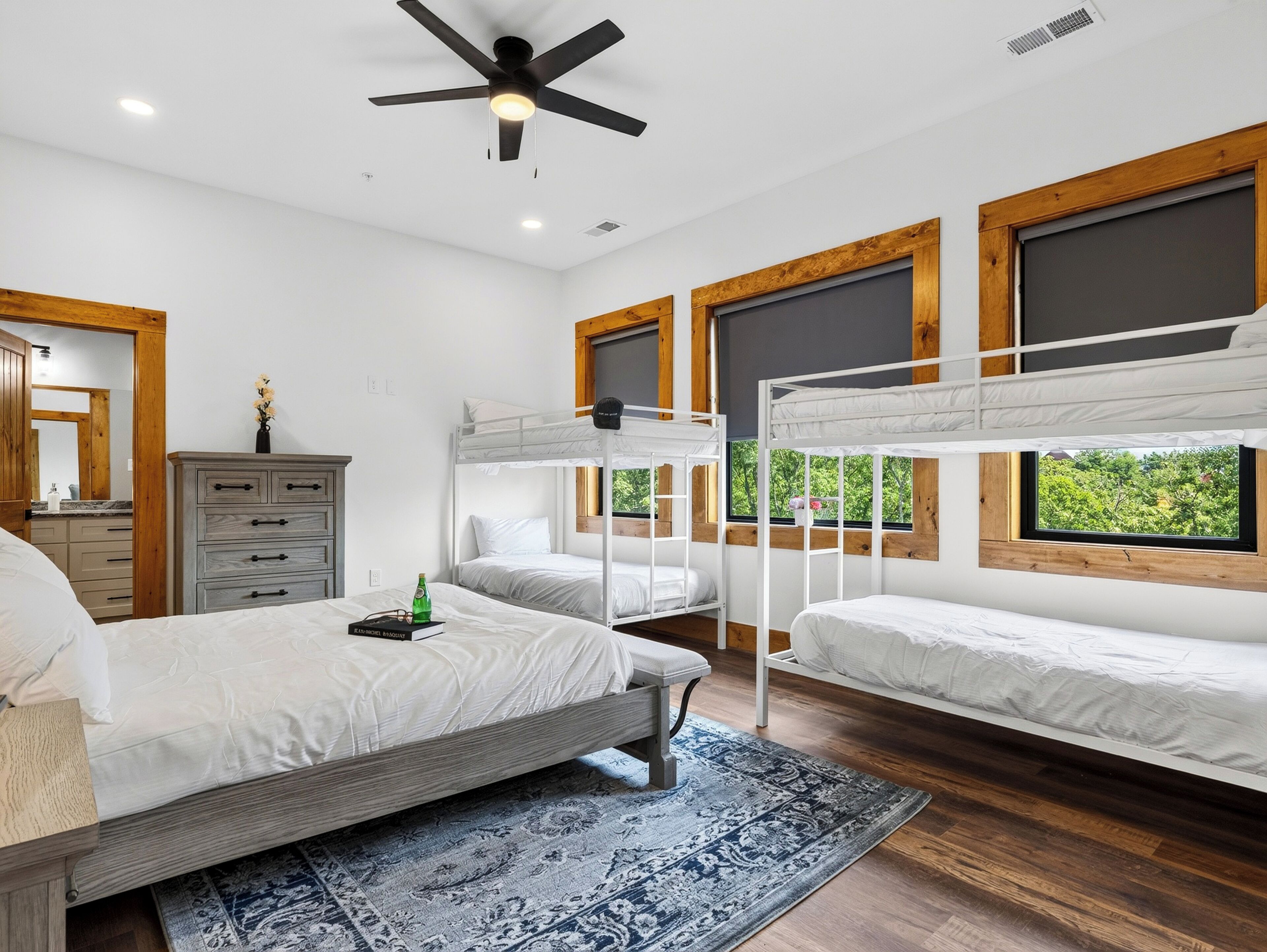 6 chambres, fer et planche à repasser, Wi-Fi gratuit, draps fournis