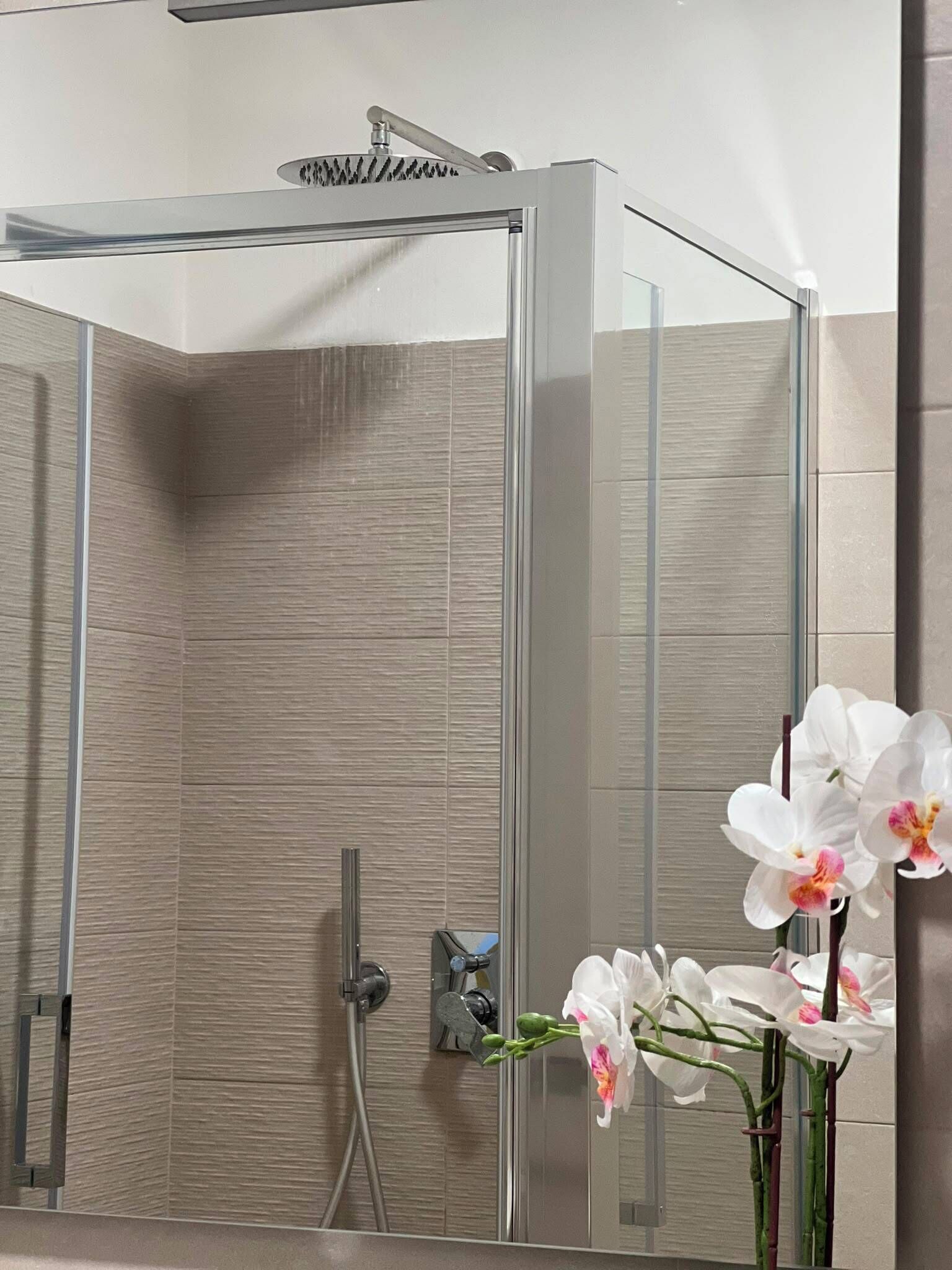 Doccia, asciugacapelli, bidet, asciugamani