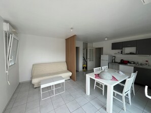 Smart TV - Saint Marc-sur-Mer. One-bedroom apartment. Parking lot closed. The beach is a 5-minute walk away. (Saint-Nazaire)