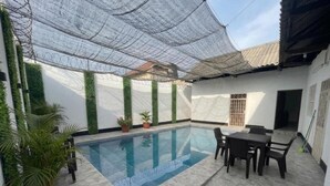 Gambar tidak terklasifikasi, 2 dari 16, tombol