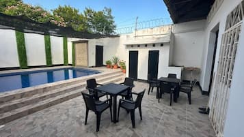 Villa, 6 habitaciones, con acceso para personas discapacitadas, para fumadores | Alberca | Alberca techada