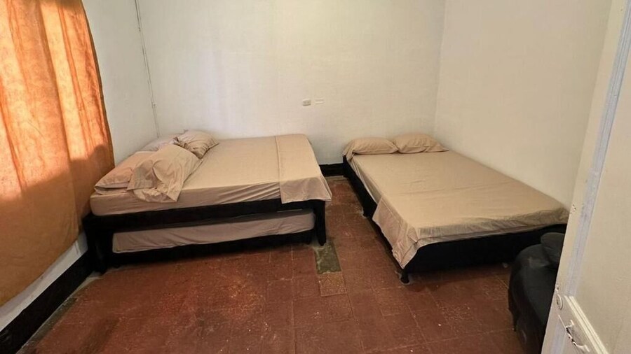 吉拉多市中心带私人泳池的壮观别墅