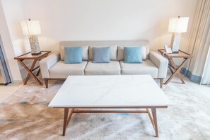 Apartamento, balcón | Zona de estar