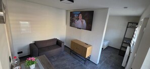 Living area - Herzo Apartment – Central Holiday Home in Prime Location (Herzogenaurach)