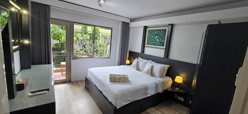 Beach Resort Apartment. 5-Min Walk to Legian Beach