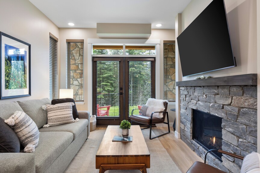Cozy Alpine Condo W/hot Tub! - Sun Peaks Resort, BC