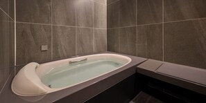 Room, Mountain View | Bathroom | Combined shower/tub, rainfall showerhead, free toiletries, hair dryer - Rakuten STAY Niseko (Niseko)