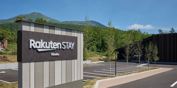 A hotel sign with 'Rakuten Stay Niseko' indicating a location in Niseko.