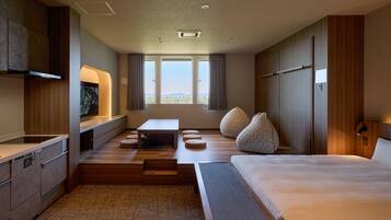 Premium bedding, desk, blackout drapes, soundproofing
