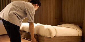 Room, Mountain View | Desk, laptop workspace, blackout drapes, soundproofing - Rakuten STAY Niseko (Niseko)