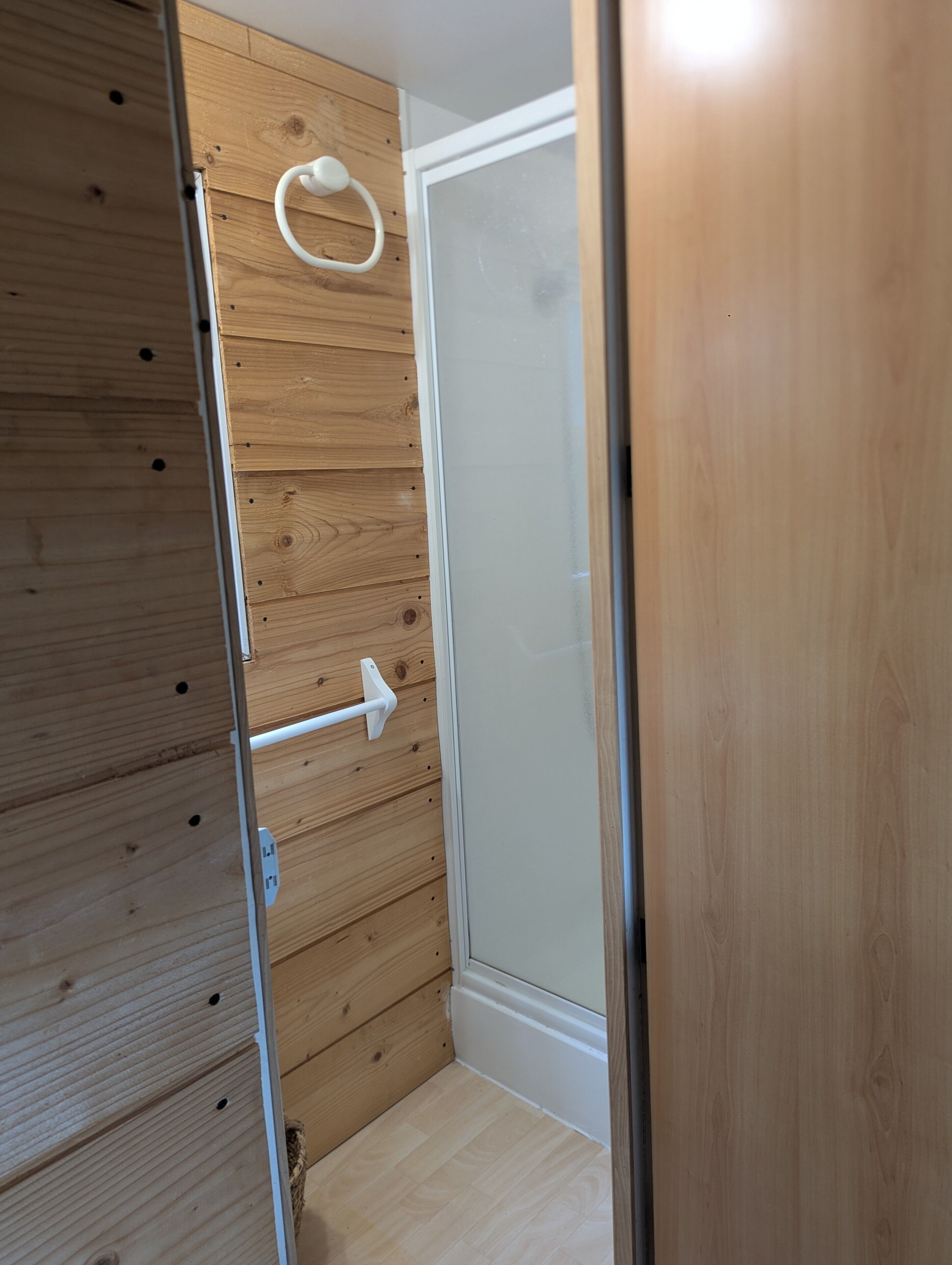 Douche, serviettes fournies
