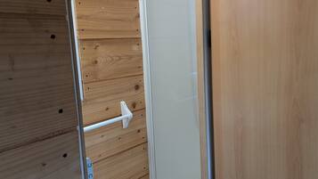 Douche, serviettes fournies