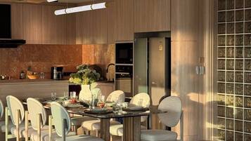 Apartment, 3 Bedrooms, Balcony | Dining room