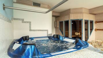 Sauna seca, banheira de hidromassagem