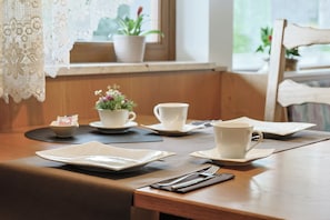 Desayuno de autoservicio incluido todos los días