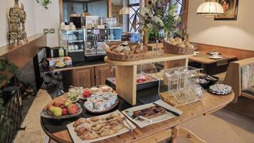 Desayuno de autoservicio incluido todos los días