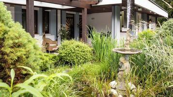 Pintu masuk properti