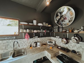 Private kitchen - Brahma 11.11 Penestanan Ubud Apartment (Gianyar)