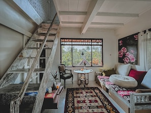 Living area - Brahma 11.11 Penestanan Ubud Apartment (Gianyar)