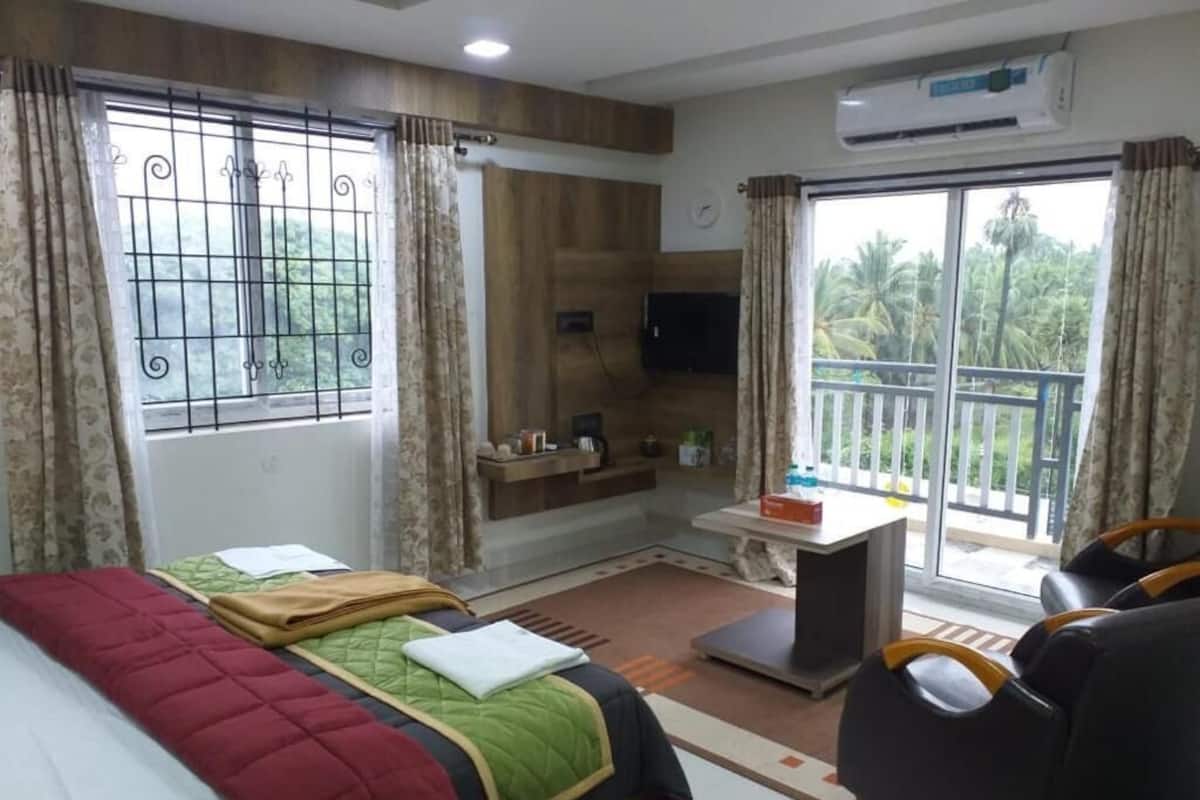 Chambre Deluxe double, balcon, vue sur le jardin | Espace de travail pour ordinateurs portables, rideaux d’obscurcissement