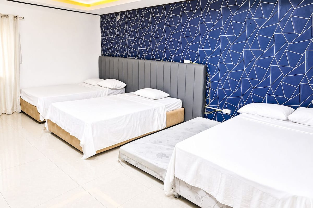 Family Room | Premium bedding, iron/ironing board (on request)