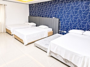 Phòng dành cho gia đình | Bộ đồ giường cao cấp, bàn ủi/dụng cụ ủi quần áo 