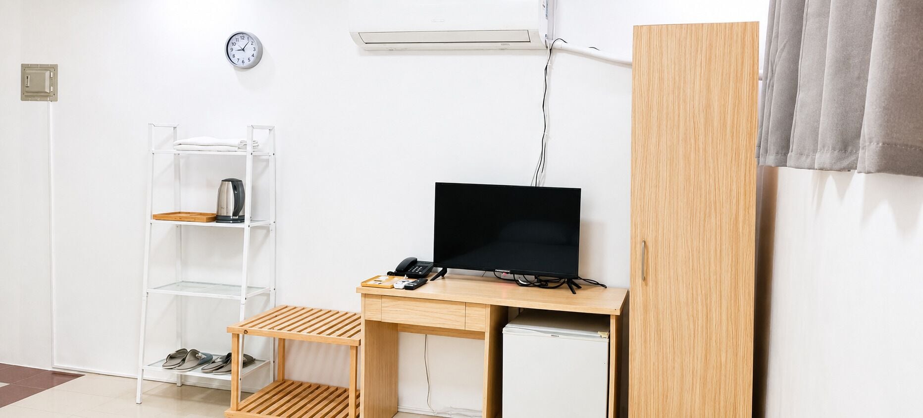 Basic Single Room | Premium bedding, iron/ironing board (on request), rollaway beds