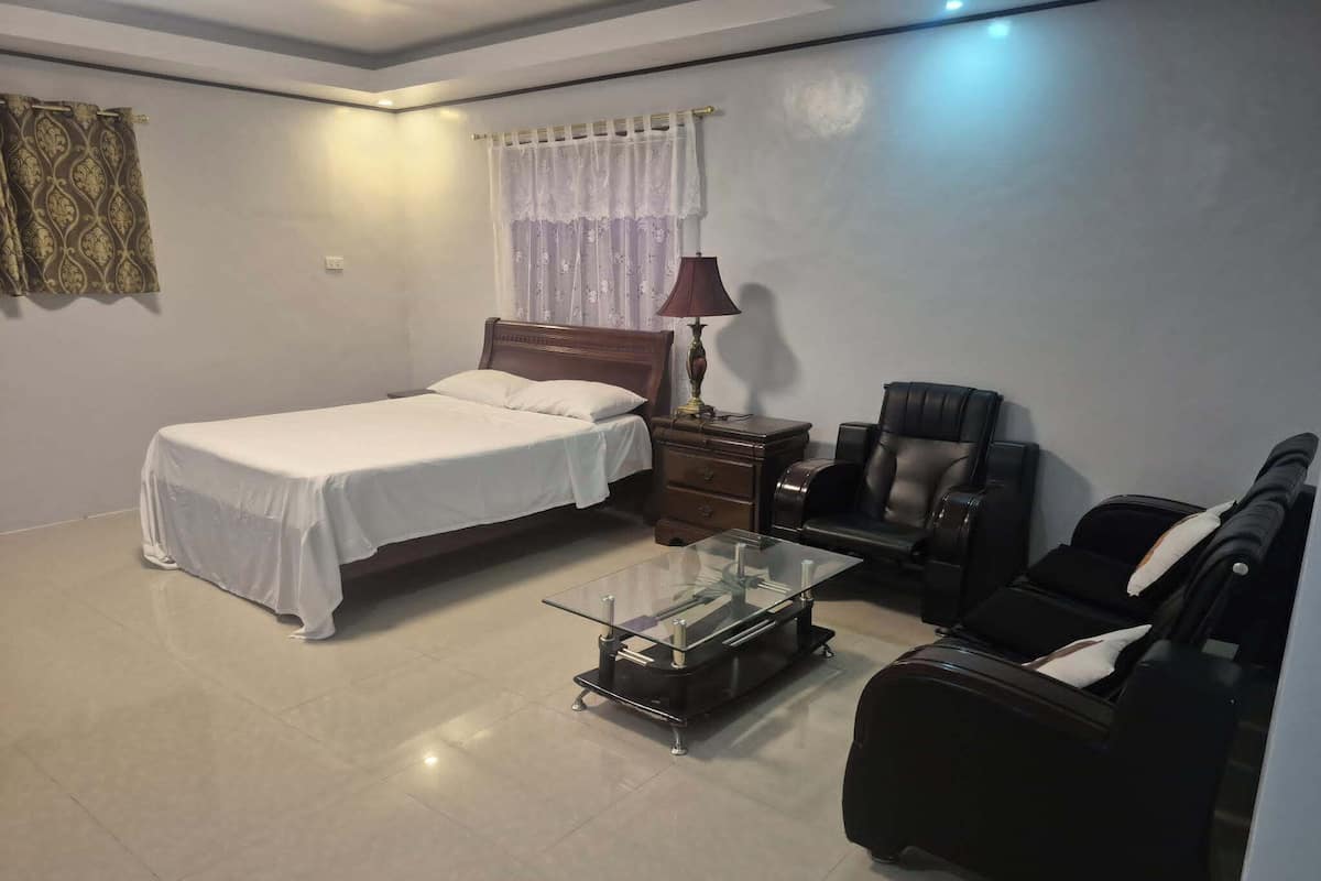 Exclusive Room | Premium bedding, iron/ironing board (on request)