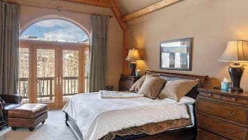 5 bedrooms, iron/ironing board, WiFi, bed sheets