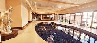Luxurious 4-Bedroom House with Private Indoor Pool in Manningham