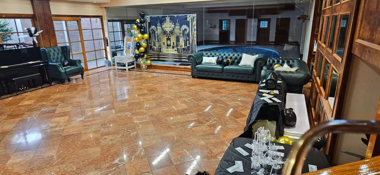 Luxurious 4-bedroom House With Private Indoor Pool In Manningham - Panton Hill