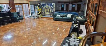 Lujosa casa de 4 dormitorios con piscina cubierta privada en Manningham