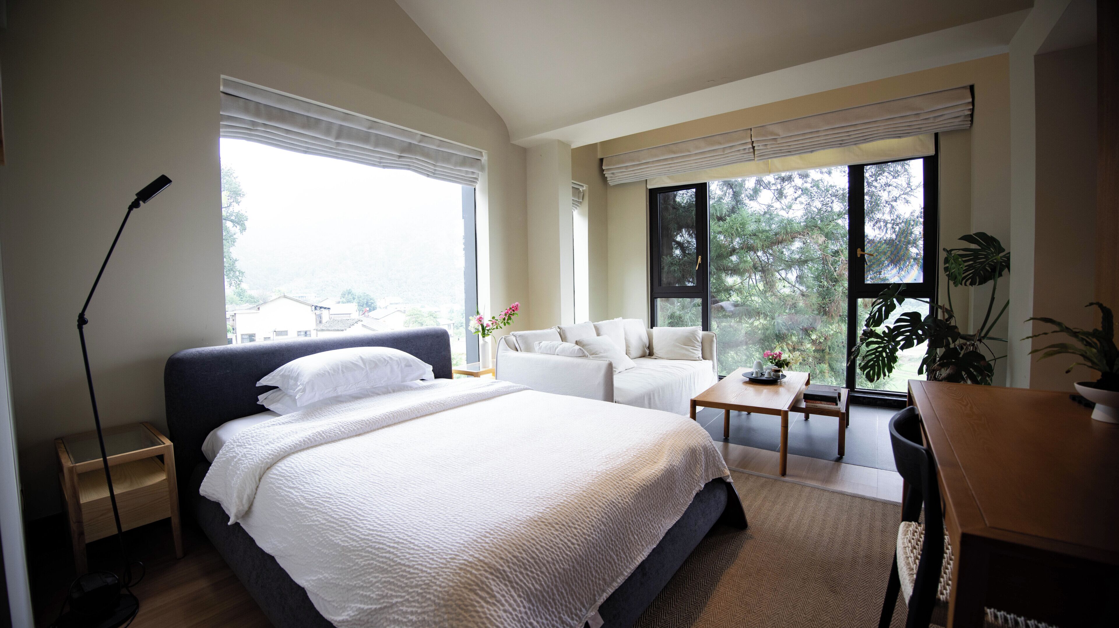 Luxury Suite | Down duvets, desk, blackout curtains, free WiFi