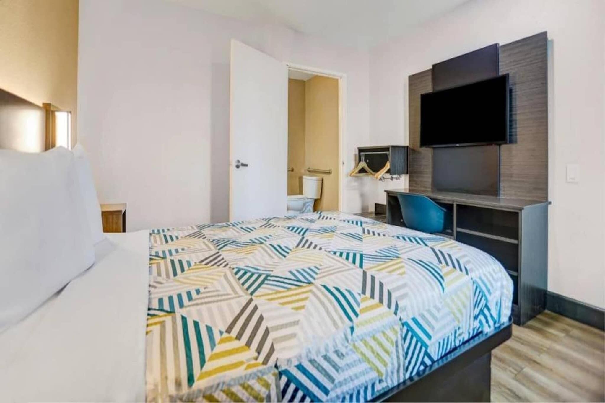 1 King Bed|non-smoking,mini Fridge - Rialto, CA