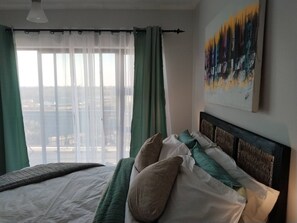 1 dormitorio, tabla de planchar con plancha, Internet y ropa de cama