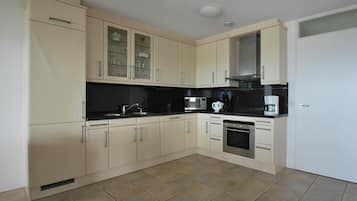 Coffee/tea maker, fridge, microwave, oven