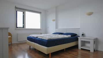 2 bedrooms, iron/ironing board, free WiFi