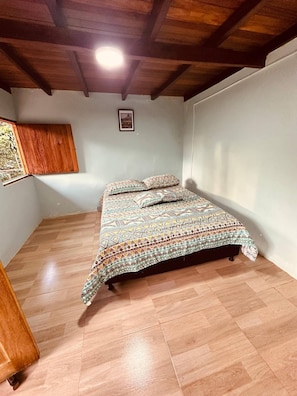 2 bedrooms, iron/ironing board, internet, bed sheets