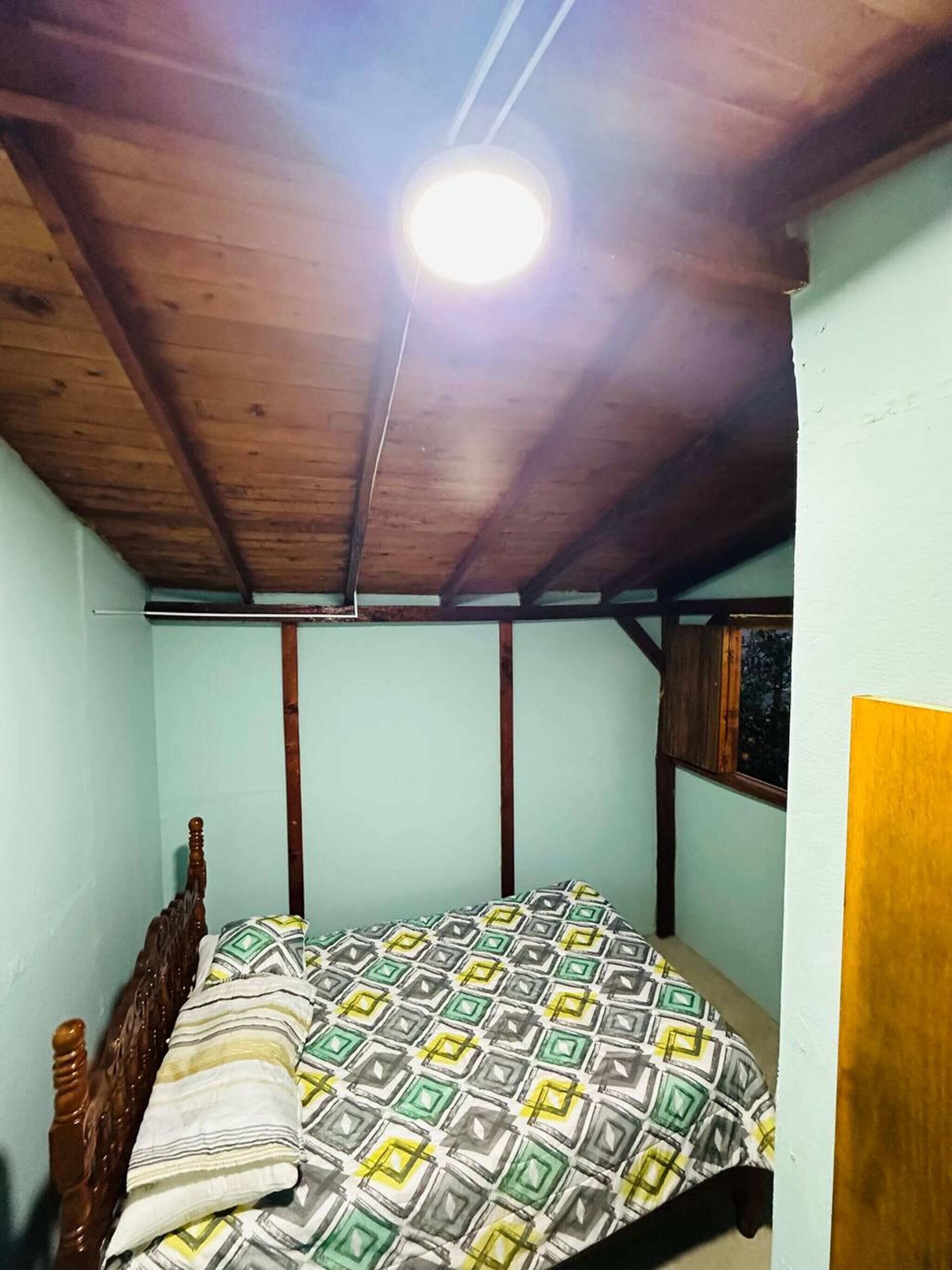 2 bedrooms, iron/ironing board, internet, bed sheets